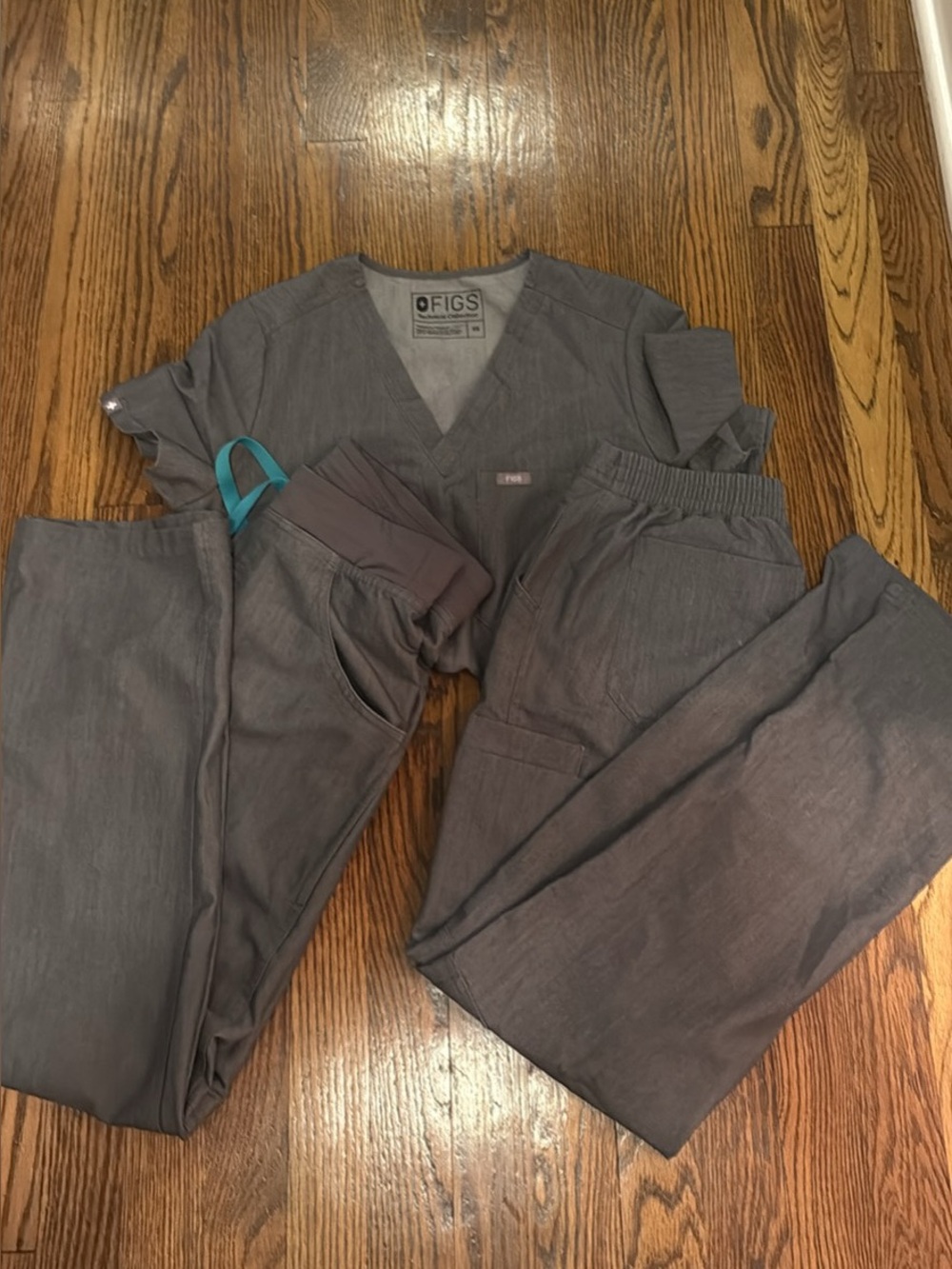 Figs Slate Gray V-Neck Scrub Top and Pants Set
